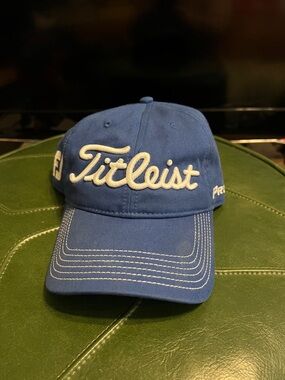 TITLEIST MENS TOUR ELITE ADJUSTABLE STRAP GOLF HAT BLUE